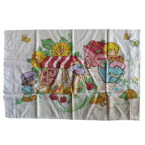 Vintage Strawberry Shortcake Bedroom Set Lamp Curtains Bed Spread Twin Sheets - Picture 13 of 16